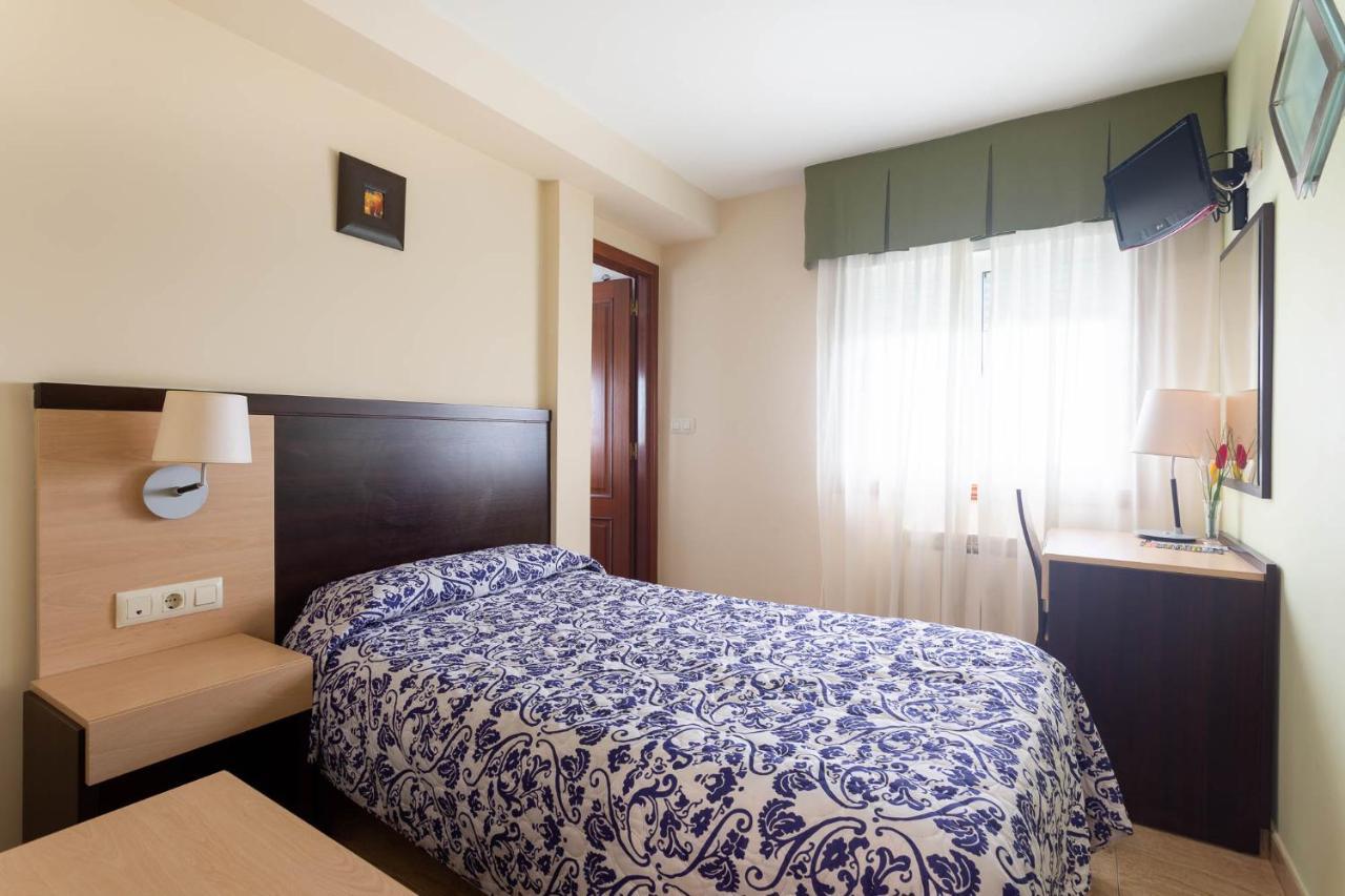 Hotel Canaima Bruma 1,5 K Camino O Meson Do Vento Exterior photo